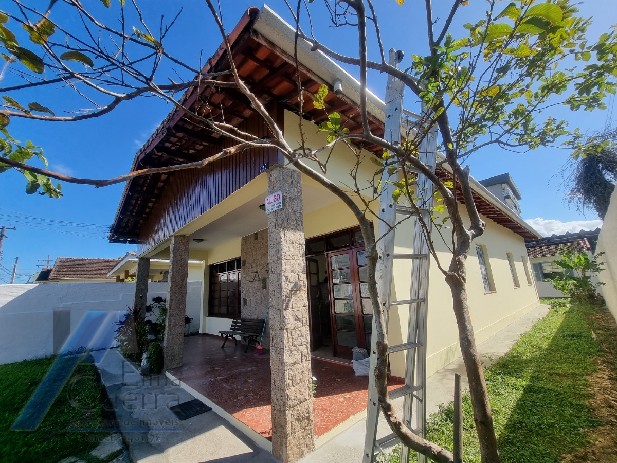 Ubatuba, Cento - Bela casa com 03 dormitórios, terreno de 422 m2 com edícula.