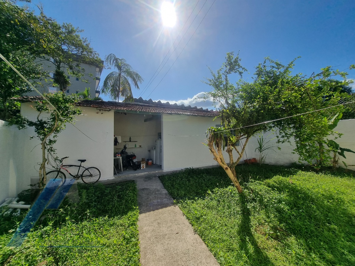 Ubatuba, Cento - Bela casa com 03 dormitórios, terreno de 422 m2 com edícula.