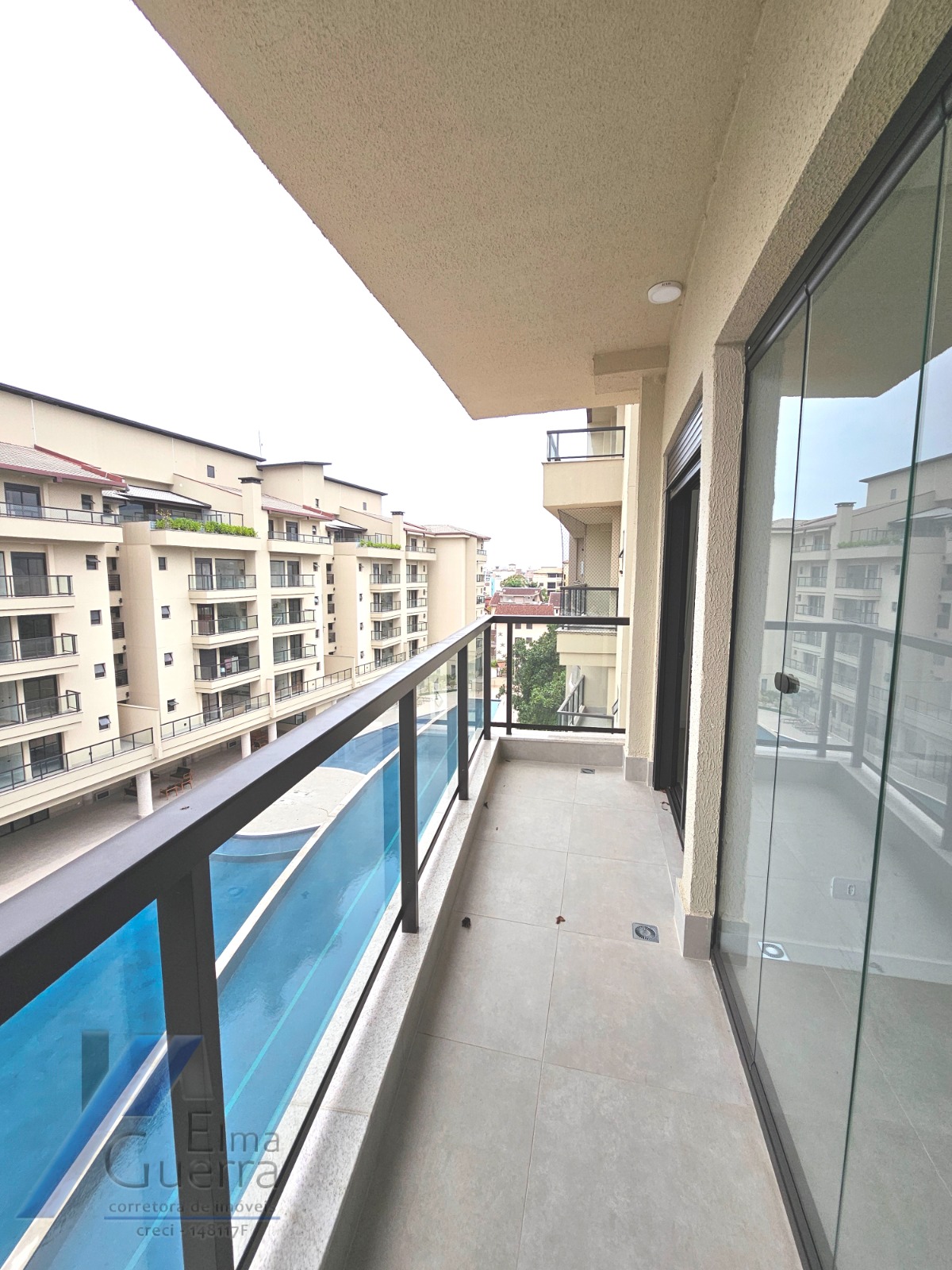 Ubatuba, Itaguá - Apartamento com 03 dormitórios, sendo 01 suíte, área de lazer completa.