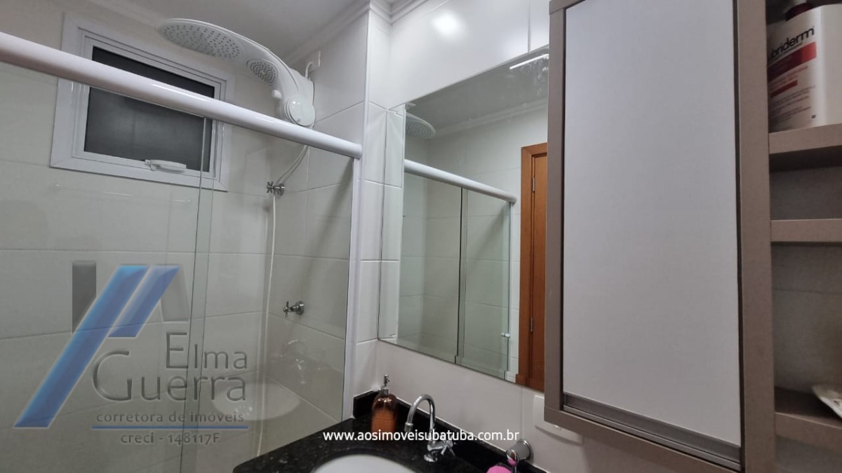 Ubatuba, Praia das Toninhas - Apartamento com 2 dormitórios sendo 01 suite, com área de lazer.