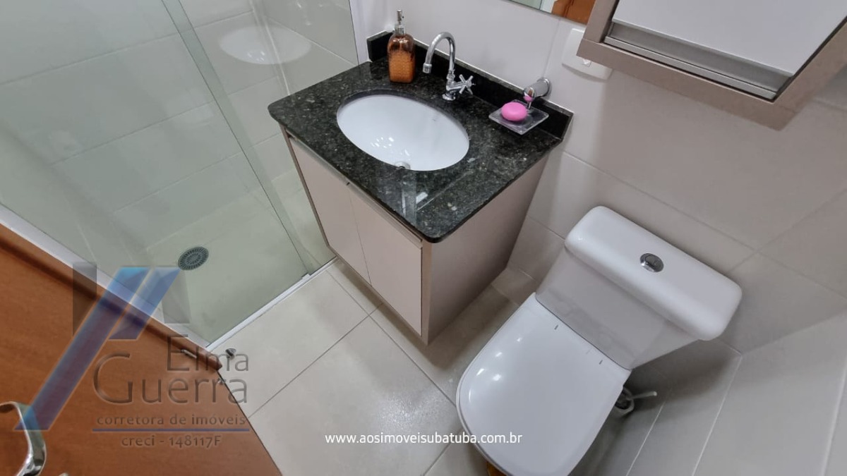 Ubatuba, Praia das Toninhas - Apartamento com 2 dormitórios sendo 01 suite, com área de lazer.