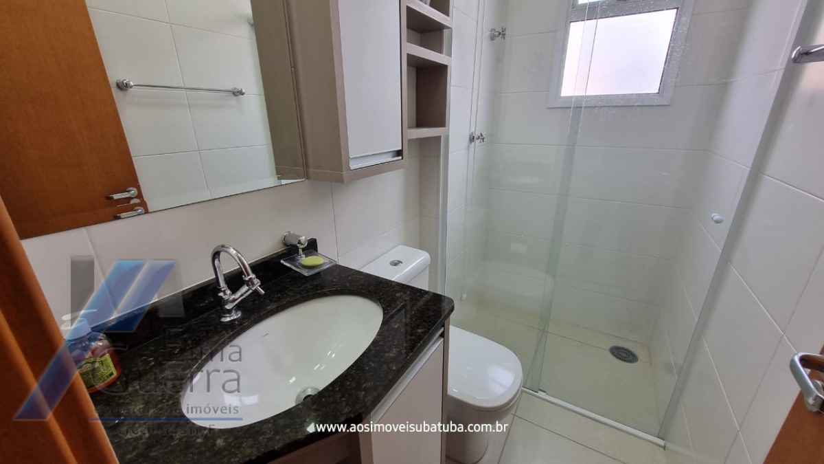 Ubatuba, Praia das Toninhas - Apartamento com 2 dormitórios sendo 01 suite, com área de lazer.