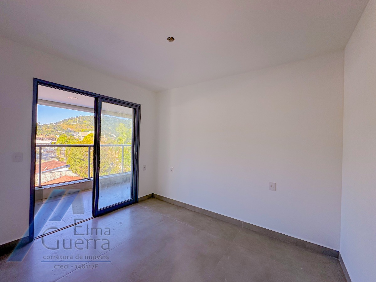 Ubatuba - Enseada. Empreendimento em construção, frente mar, com 02 suítes.!