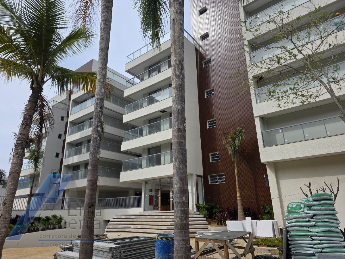 Ubatuba - Enseada. Empreendimento em construção, frente mar, com 02 suítes.!