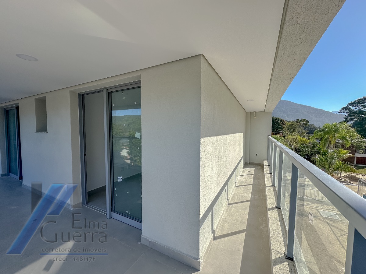 Ubatuba - Enseada. Empreendimento em construção, frente mar, com 02 suítes.!