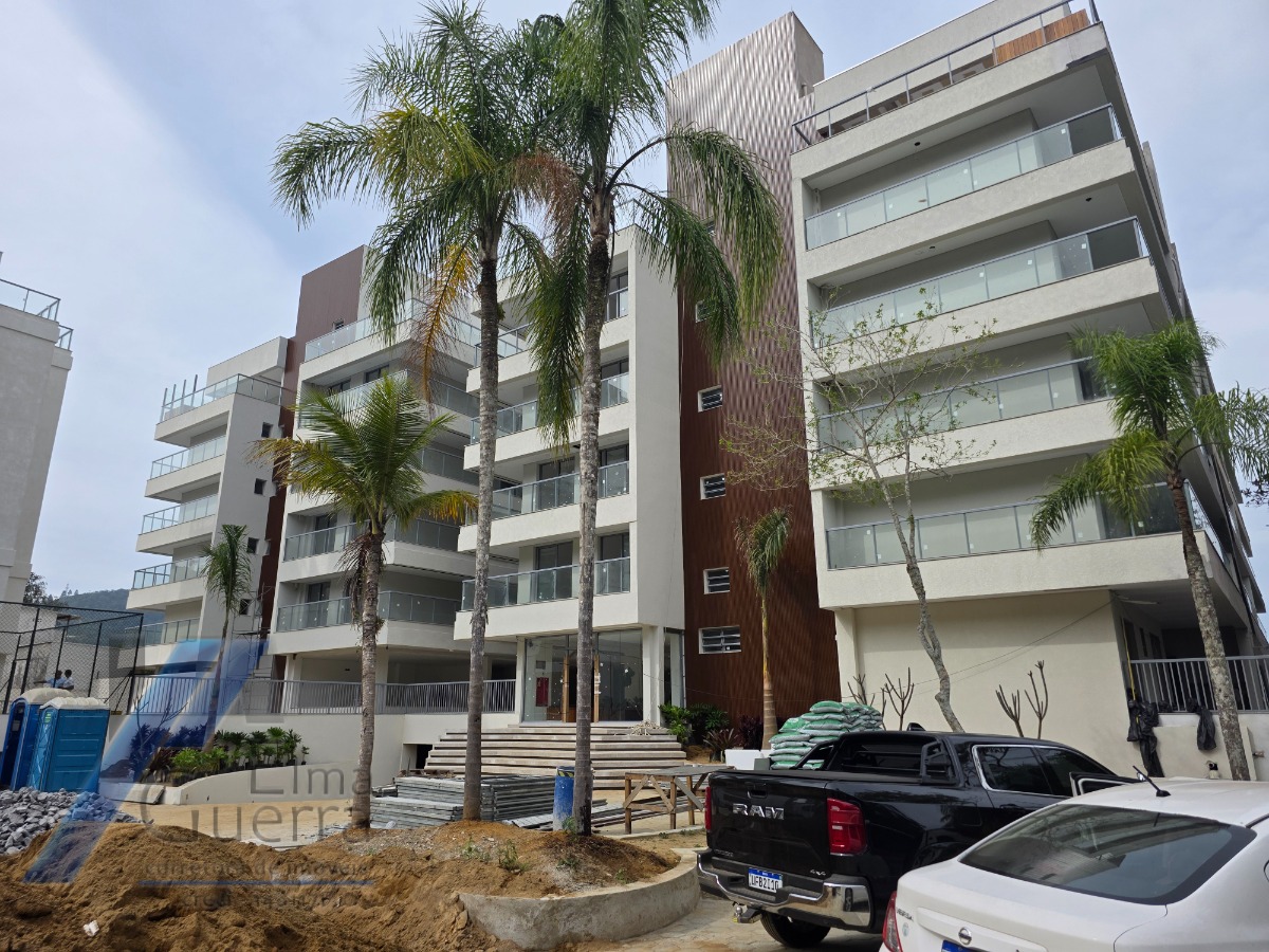 Ubatuba - Enseada. Empreendimento em construção, frente mar, com 02 suítes.!