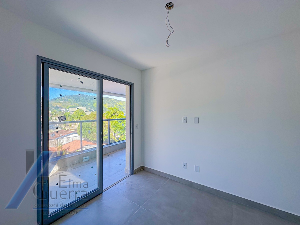 Ubatuba - Enseada. Empreendimento em construção, frente mar, com 02 suítes.!