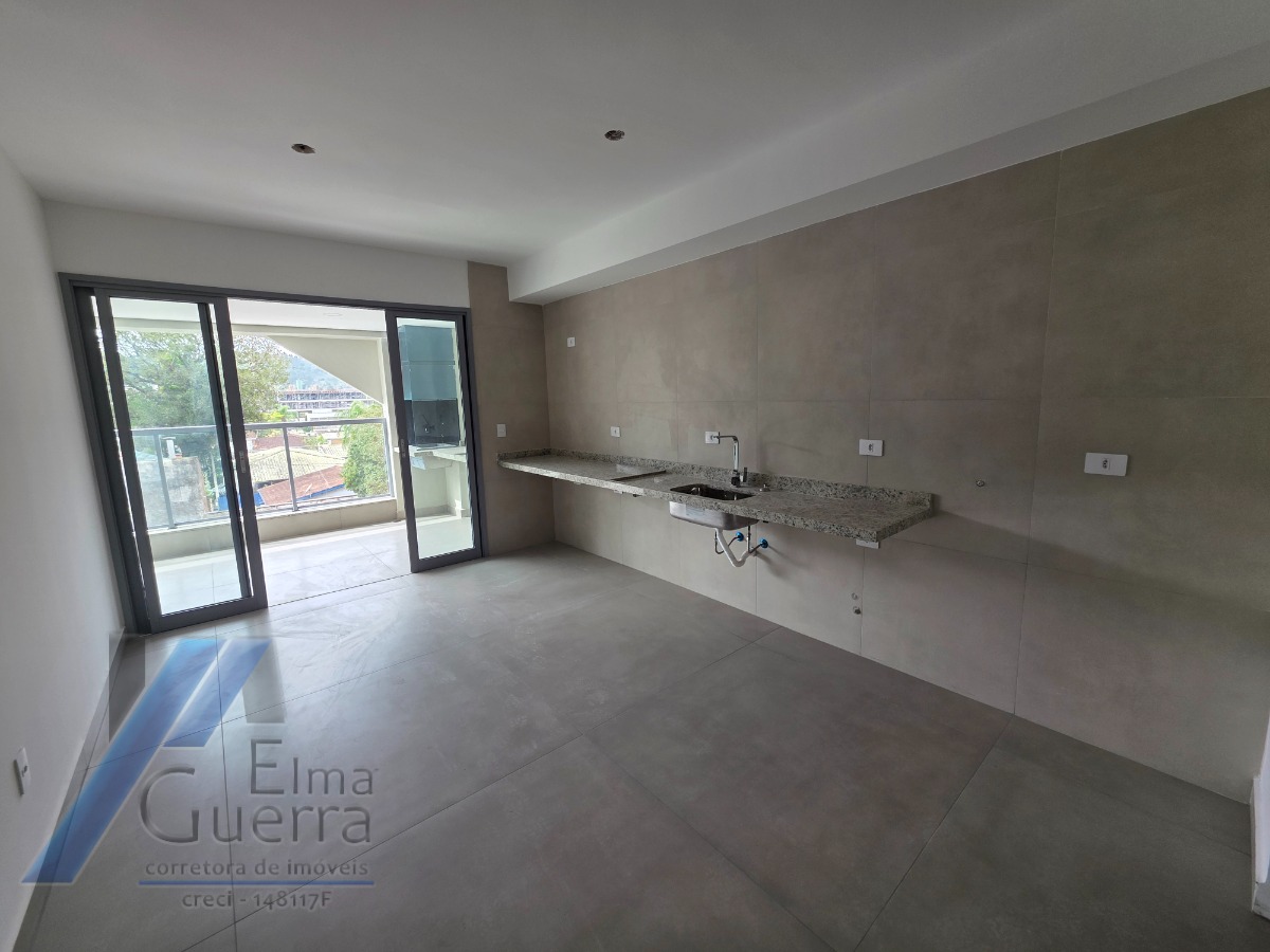Ubatuba - Enseada. Empreendimento em construção, frente mar, com 02 suítes.!