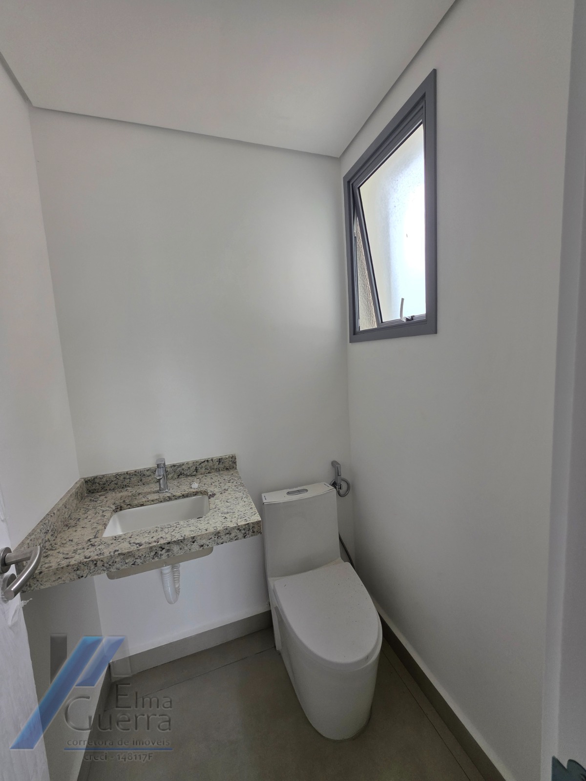 Ubatuba - Enseada. Empreendimento em construção, frente mar, com 02 suítes.!