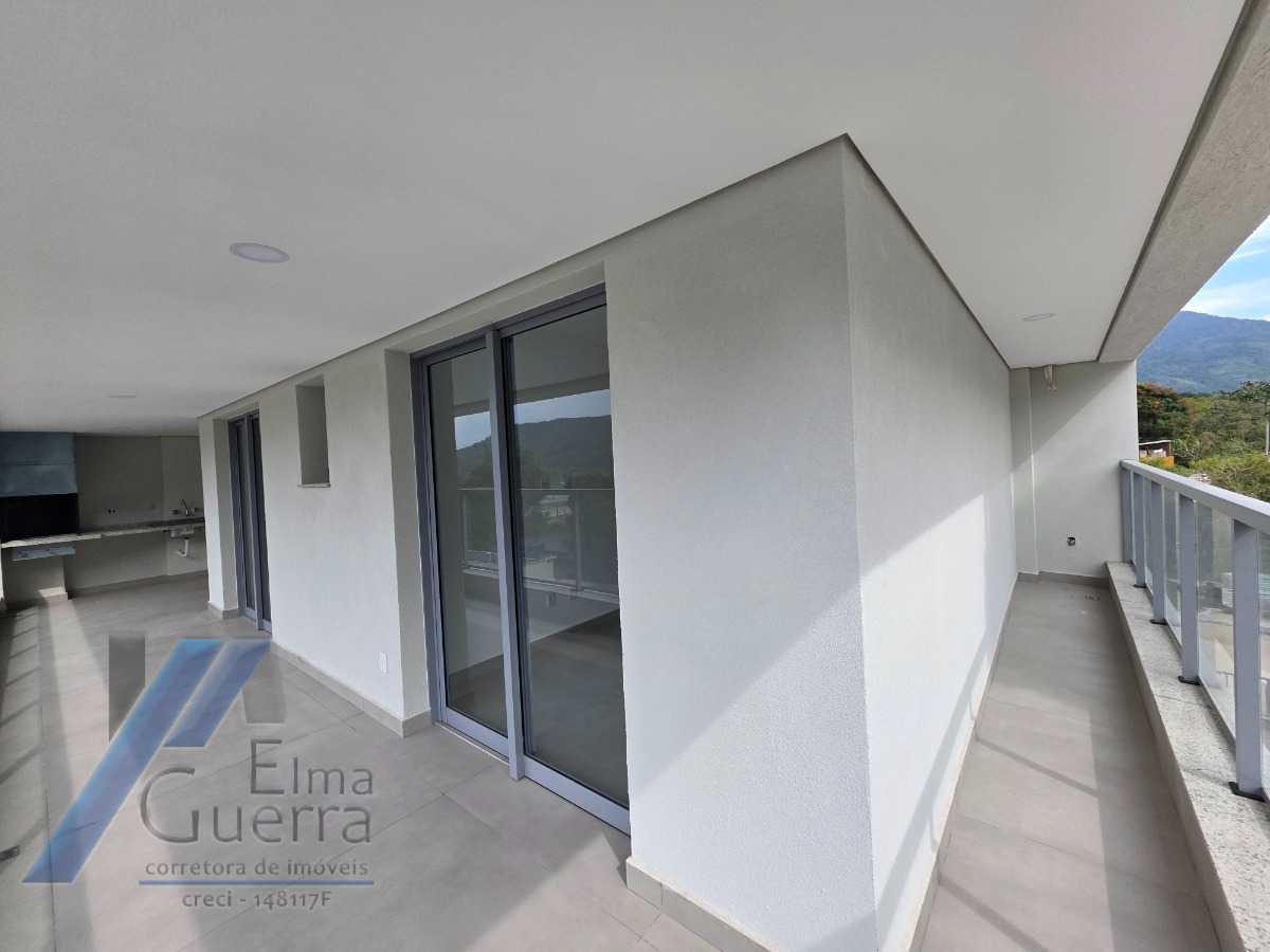 Ubatuba - Enseada. Empreendimento em construção, frente mar, com 02 suítes.!