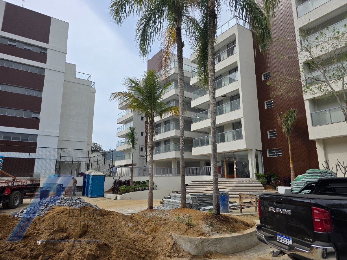 Ubatuba - Enseada. Empreendimento em construção, frente mar, com 02 suítes.!