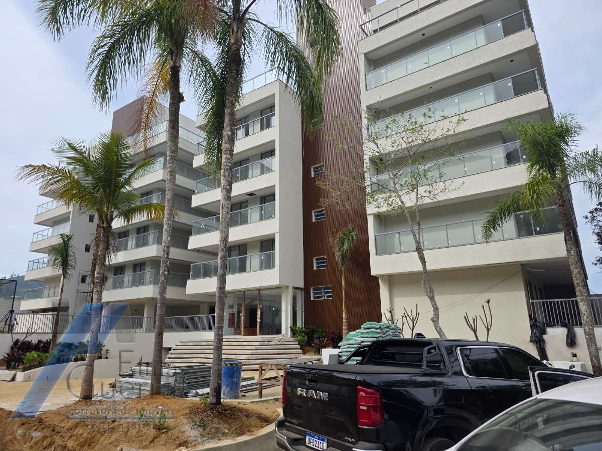 Ubatuba - Enseada. Empreendimento em construção, frente mar, com 02 suítes.!