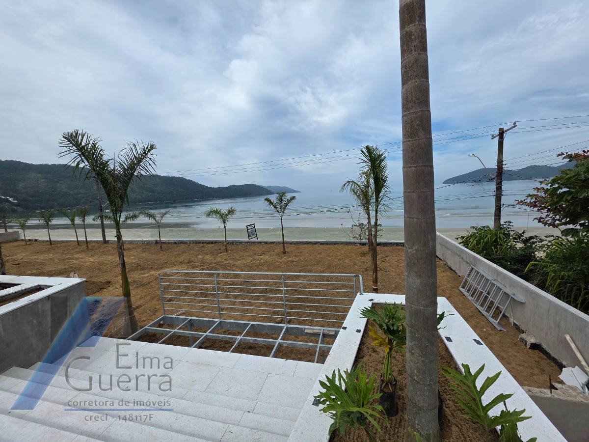 Ubatuba - Enseada. Empreendimento em construção, frente mar, com 02 suítes.!