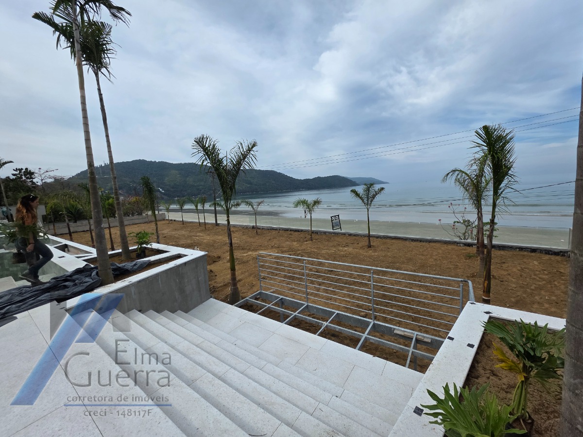 Ubatuba - Enseada. Empreendimento em construção, frente mar, com 02 suítes.!