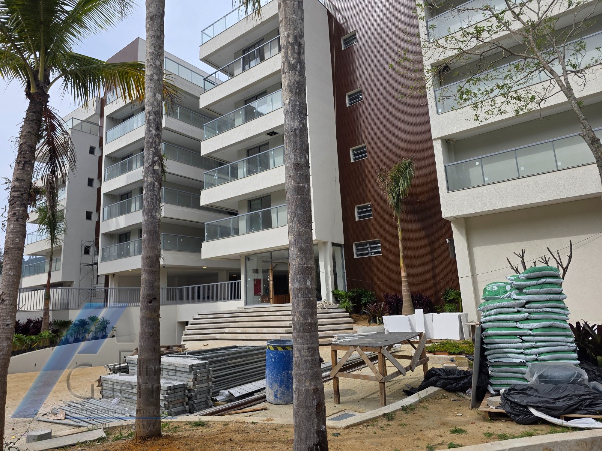 Ubatuba - Enseada. Empreendimento em construção, frente mar, com 02 suítes.!