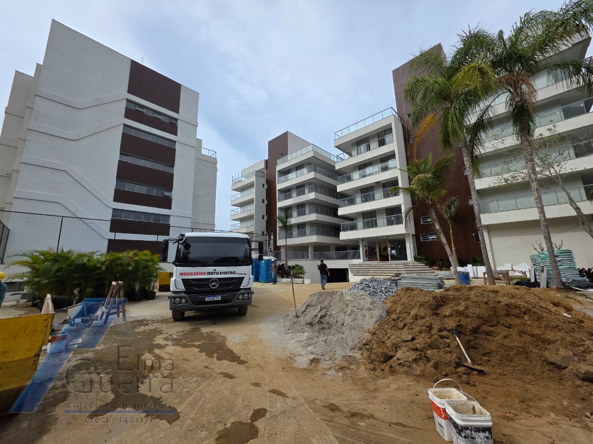 Ubatuba - Enseada. Empreendimento em construção, frente mar, com 02 suítes.!