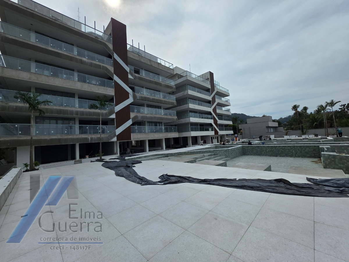 Ubatuba - Enseada. Empreendimento em construção, frente mar, com 02 suítes.!