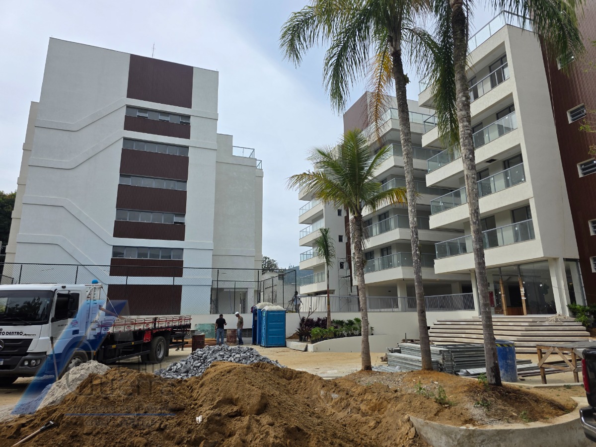 Ubatuba - Enseada. Empreendimento em construção, frente mar, com 02 suítes.!