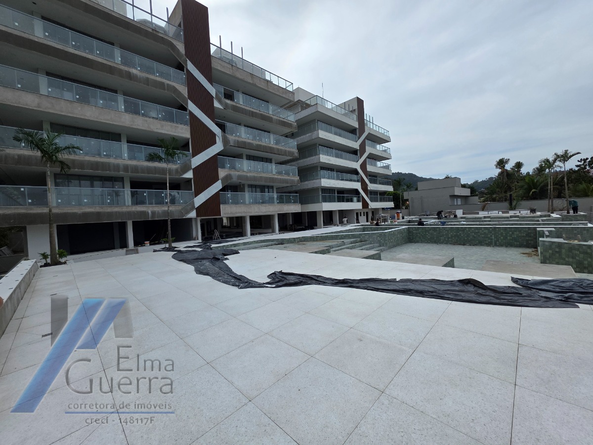 Ubatuba - Enseada. Empreendimento em construção, frente mar, com 02 suítes.!