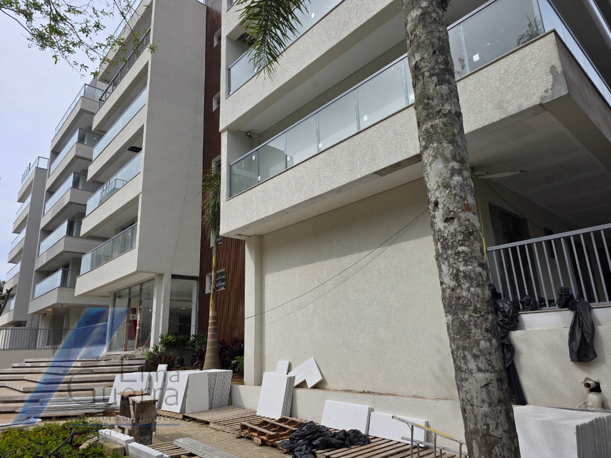 Ubatuba - Enseada. Empreendimento em construção, frente mar, com 02 suítes.!
