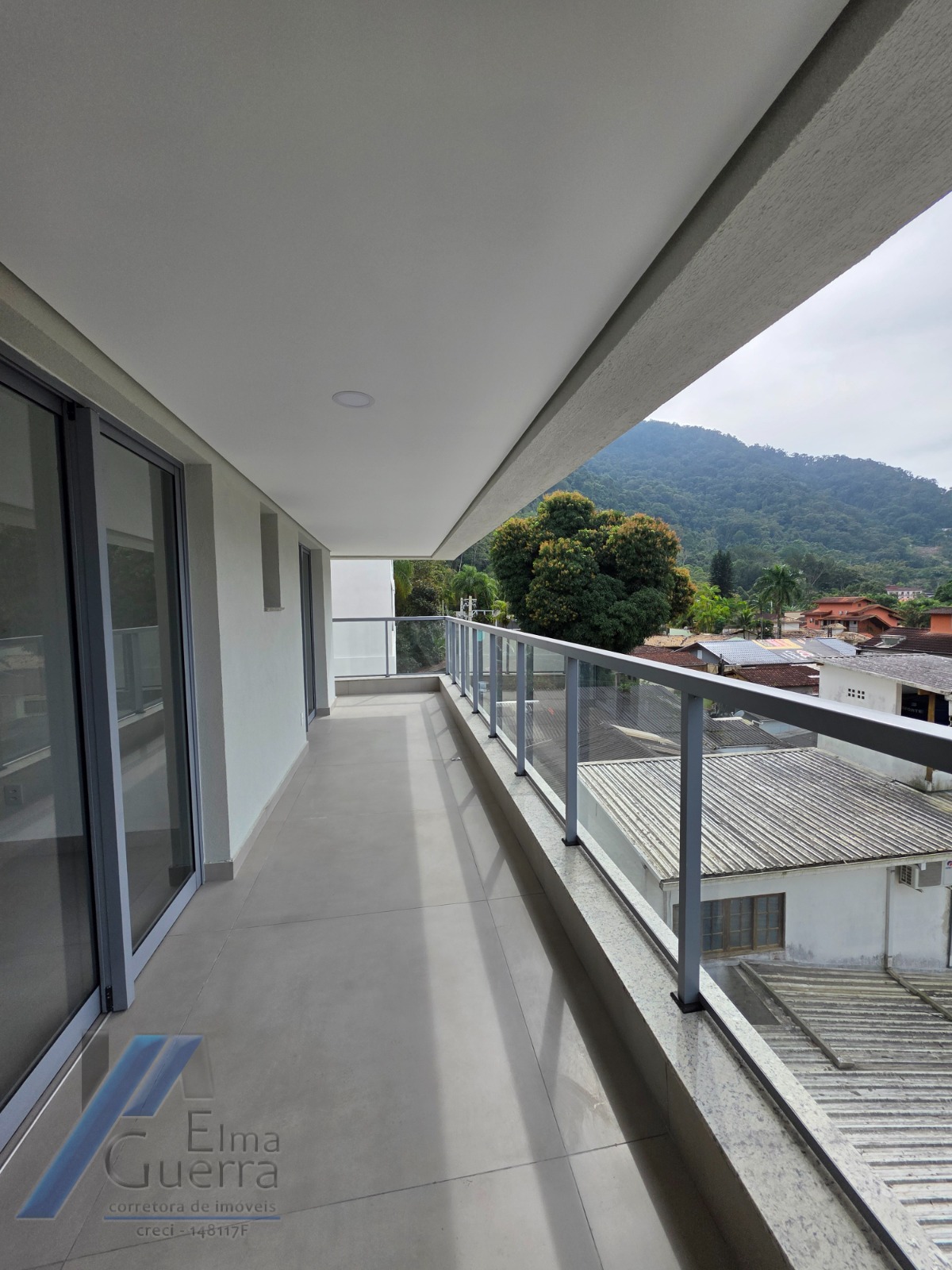 Ubatuba - Enseada. Empreendimento em construção, frente mar, com 02 suítes.!