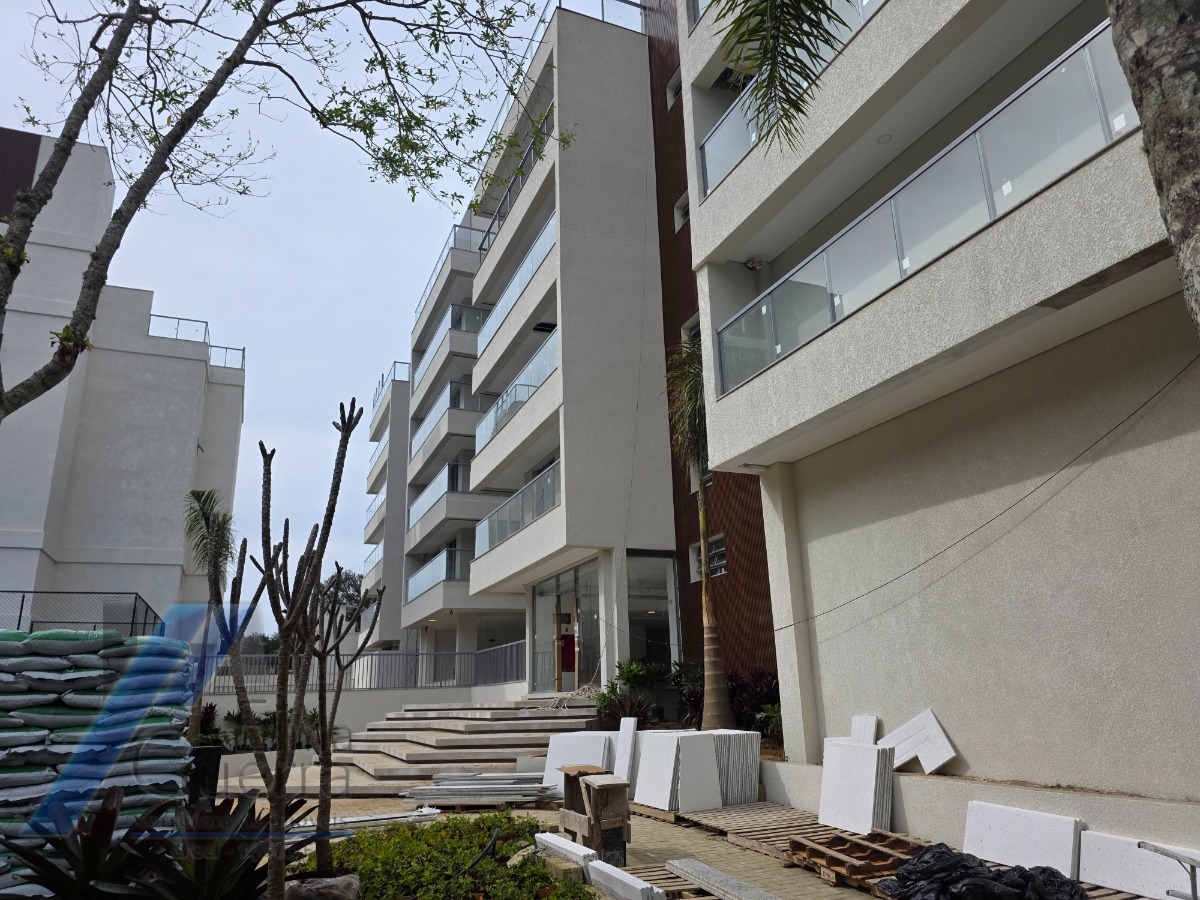 Ubatuba - Enseada. Empreendimento em construção, frente mar, com 02 suítes.!