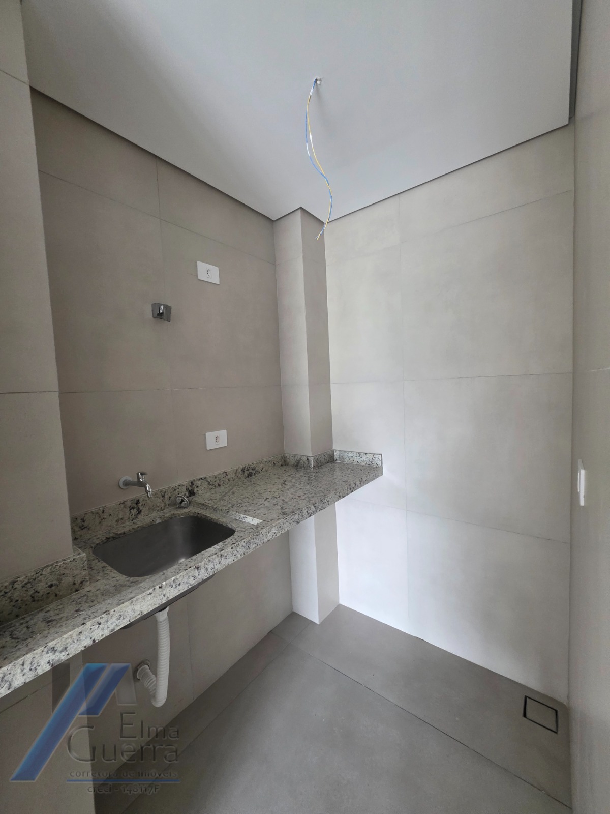 Ubatuba - Enseada. Empreendimento em construção, frente mar, com 02 suítes.!