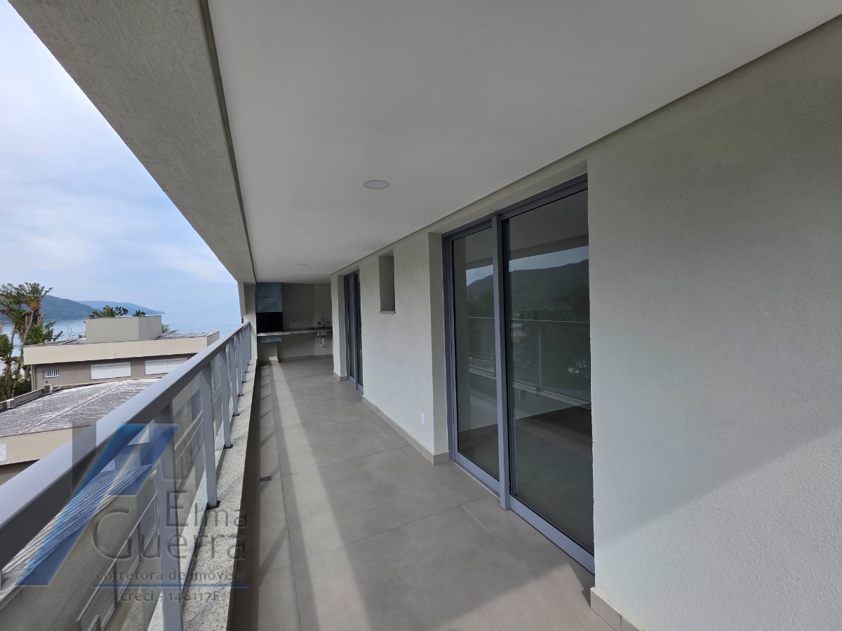Ubatuba - Enseada. Empreendimento em construção, frente mar, com 02 suítes.!