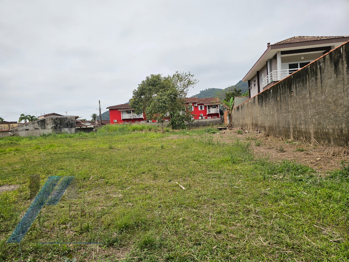 Ubatuba, Lázaro - Terreno com 2.932 m2, documentação de escritura, a 100 metros da praia.