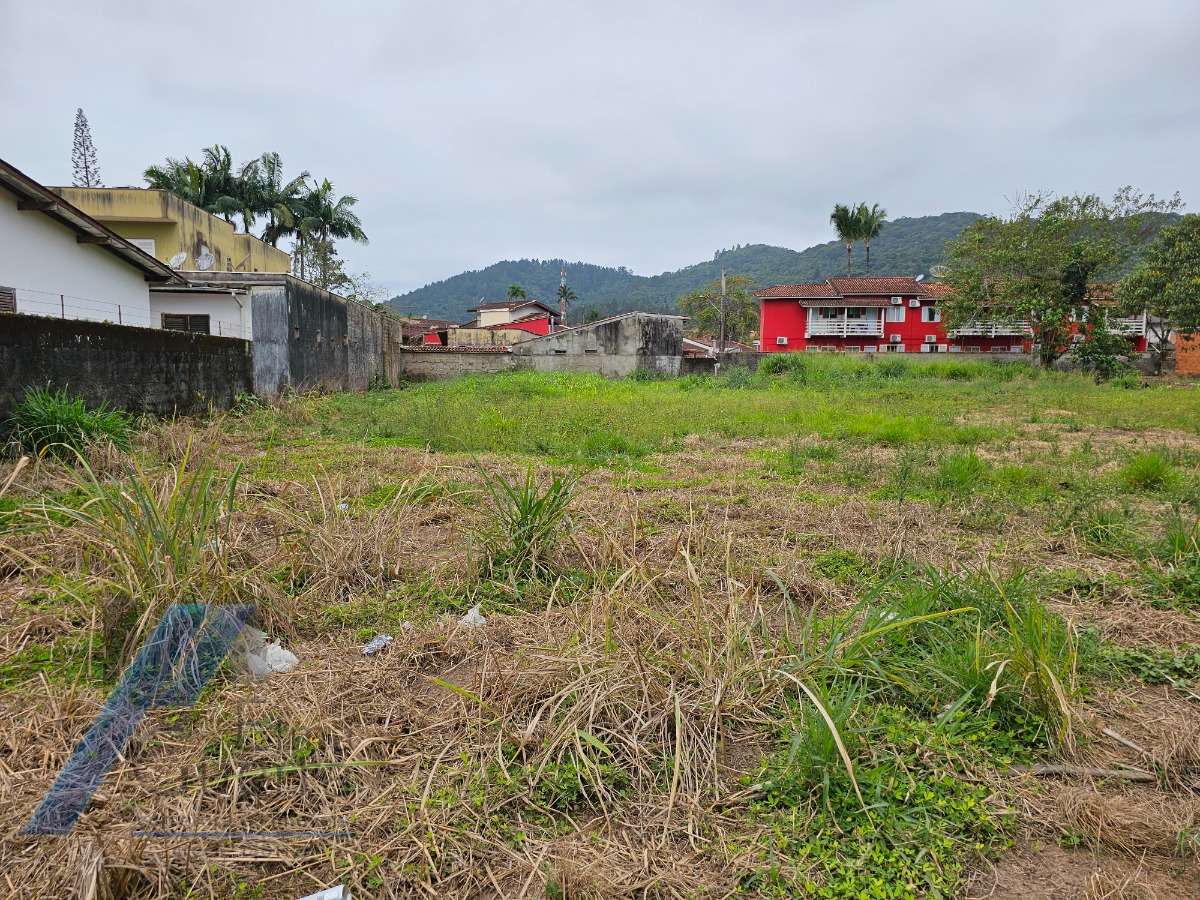 Ubatuba, Lázaro - Terreno com 2.932 m2, documentação de escritura, a 100 metros da praia.