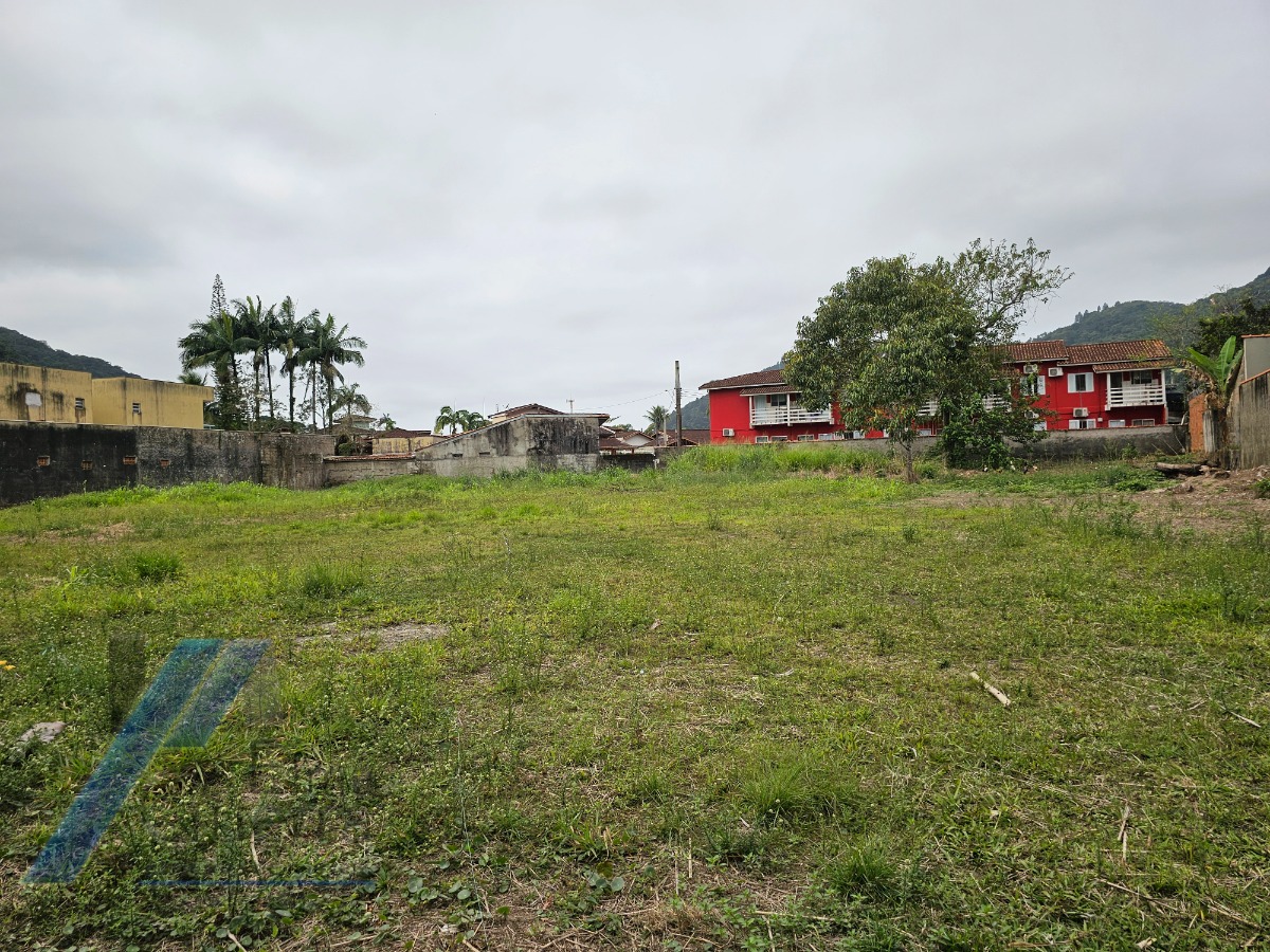 Ubatuba, Lázaro - Terreno com 2.932 m2, documentação de escritura, a 100 metros da praia.
