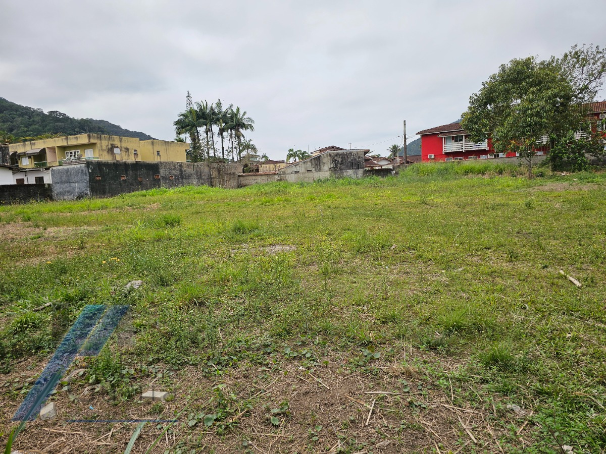 Ubatuba, Lázaro - Terreno com 2.932 m2, documentação de escritura, a 100 metros da praia.