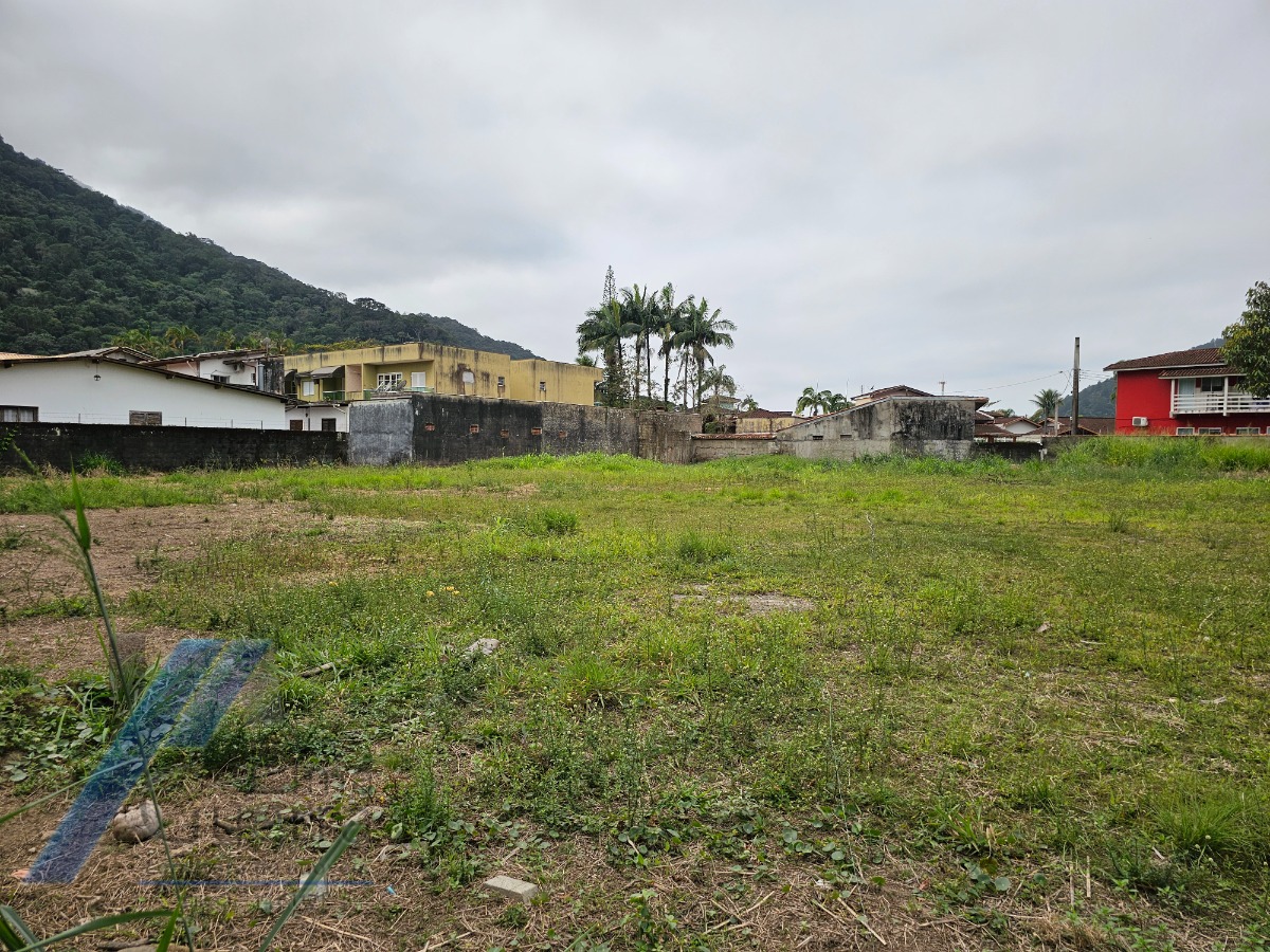 Ubatuba, Lázaro - Terreno com 2.932 m2, documentação de escritura, a 100 metros da praia.