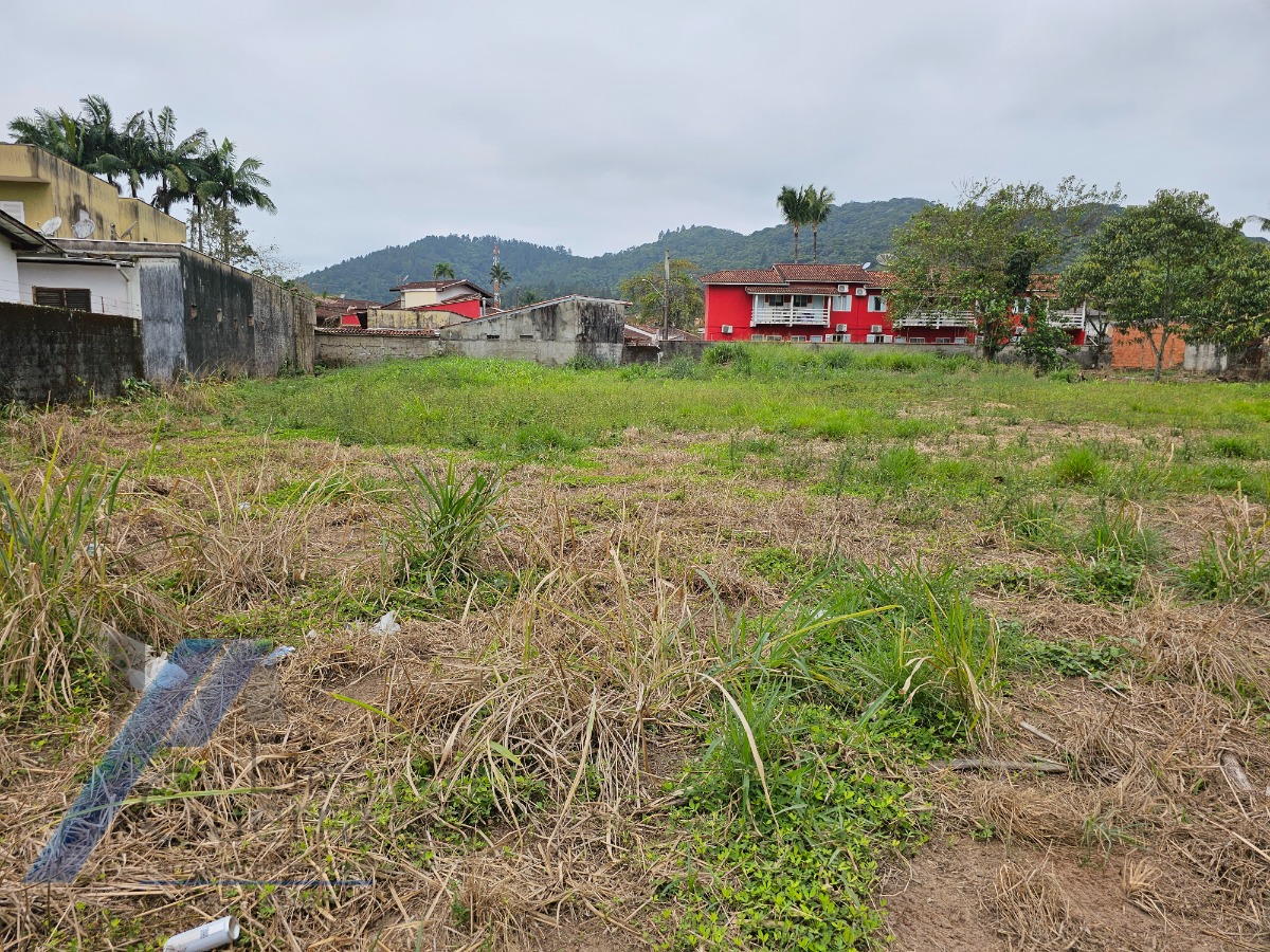Ubatuba, Lázaro - Terreno com 2.932 m2, documentação de escritura, a 100 metros da praia.