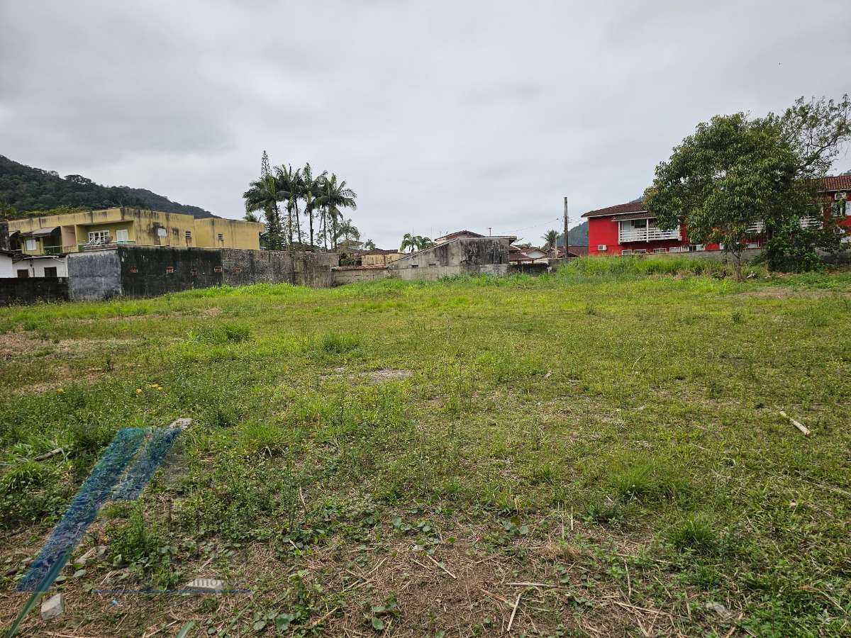 Ubatuba, Lázaro - Terreno com 2.932 m2, documentação de escritura, a 100 metros da praia.