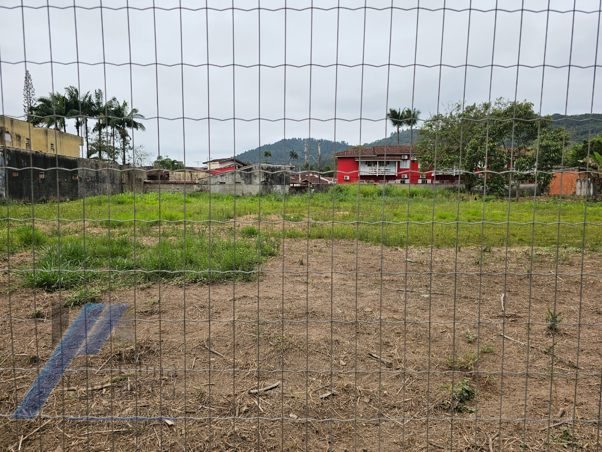 Ubatuba, Lázaro - Terreno com 2.932 m2, documentação de escritura, a 100 metros da praia.