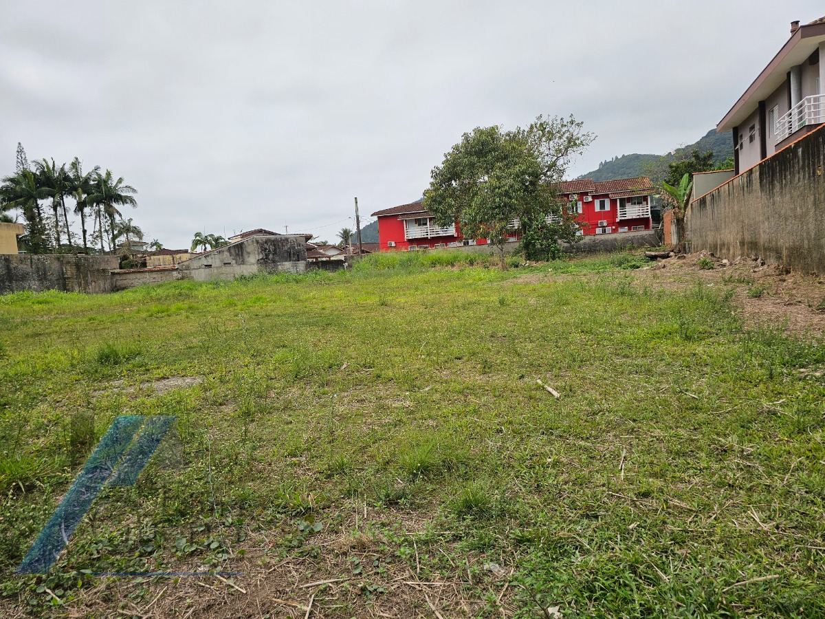 Ubatuba, Lázaro - Terreno com 2.932 m2, documentação de escritura, a 100 metros da praia.
