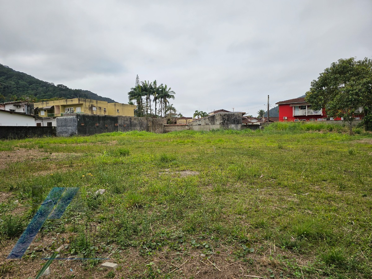 Ubatuba, Lázaro - Terreno com 2.932 m2, documentação de escritura, a 100 metros da praia.