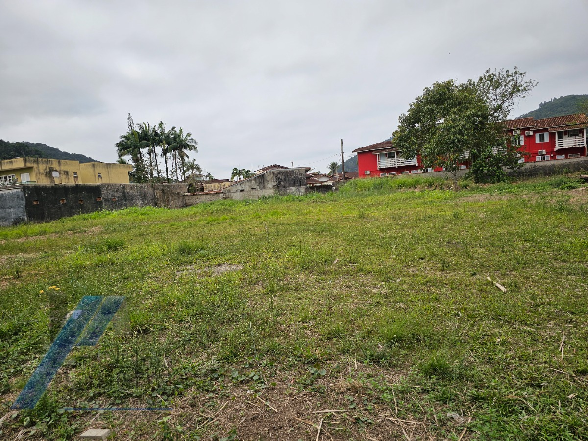 Ubatuba, Lázaro - Terreno com 2.932 m2, documentação de escritura, a 100 metros da praia.
