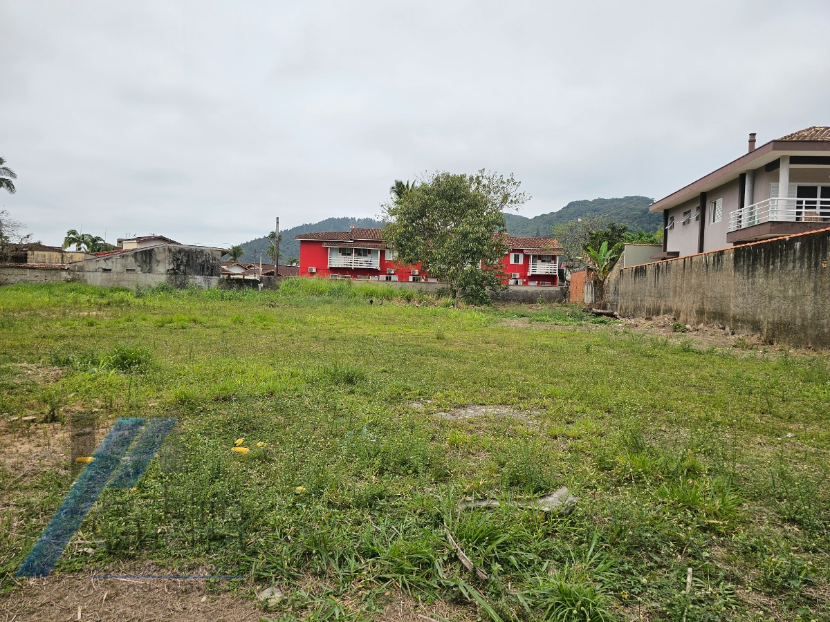 Ubatuba, Lázaro - Terreno com 2.932 m2, documentação de escritura, a 100 metros da praia.
