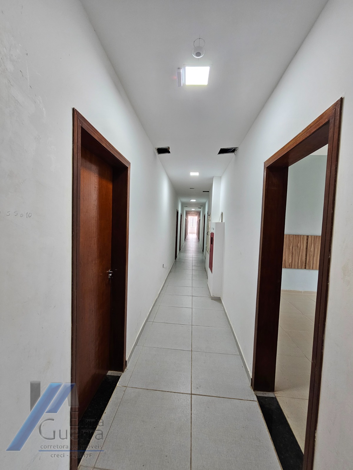 Ubatuba, Praia da Maranduba - Hotel à 500 metros do mar com 38 Suítes, com área de lazer.