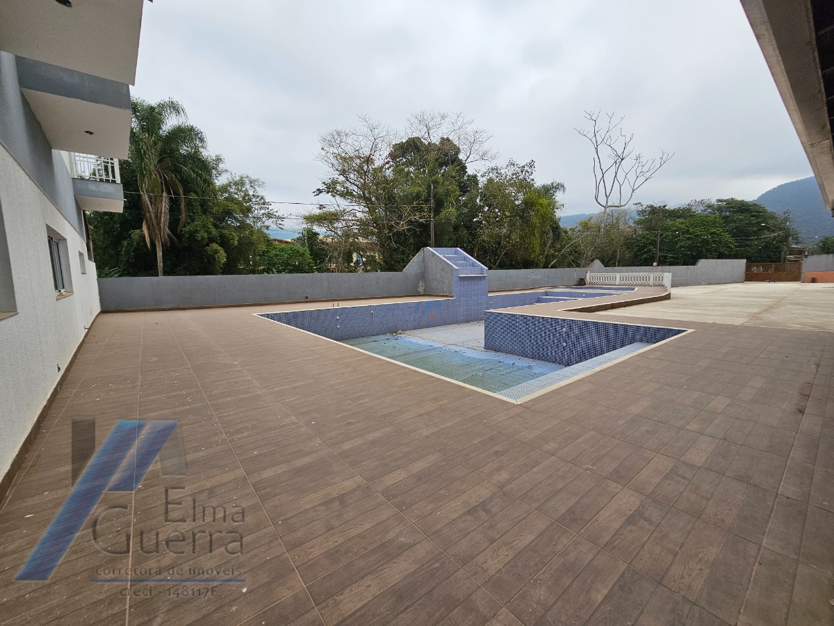 Ubatuba, Praia da Maranduba - Hotel à 500 metros do mar com 38 Suítes, com área de lazer.