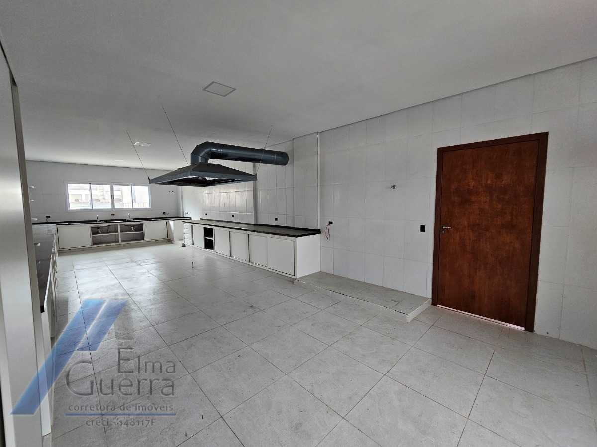 Ubatuba, Praia da Maranduba - Hotel à 500 metros do mar com 38 Suítes, com área de lazer.