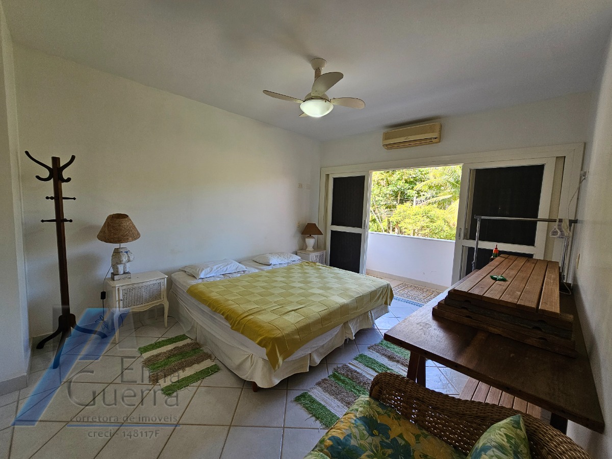 Ubatuba - Condominio Pedra Verde, Lazaro - Linda casa com 03 dormitorios sendo 02 suites à 150 metros do mar..