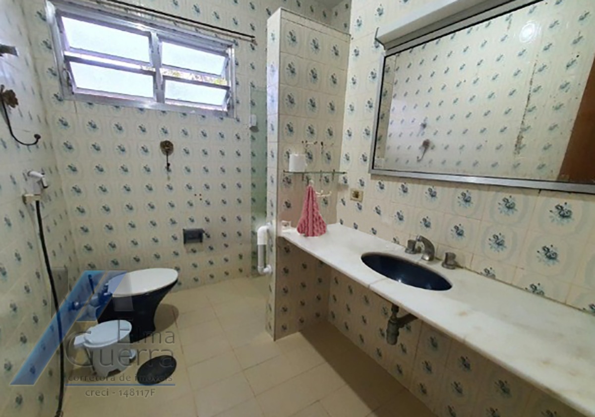 Ubatuba, Itamambuca - Casa com com 05 dormitorios sendo 04 suites com terreno 510 m2, à 100 metros do mar.