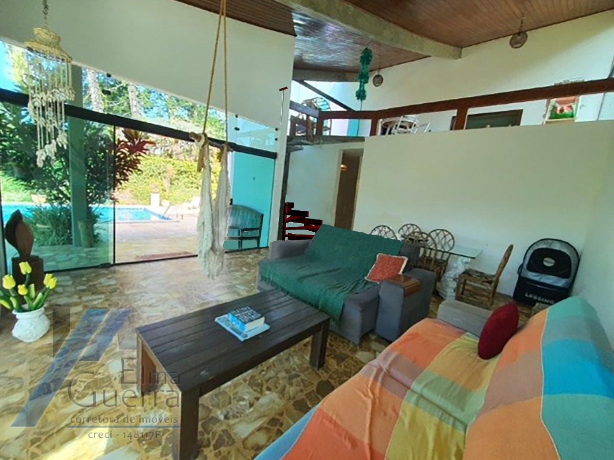 Ubatuba, Itamambuca - Casa com com 05 dormitorios sendo 04 suites com terreno 510 m2, à 100 metros do mar.
