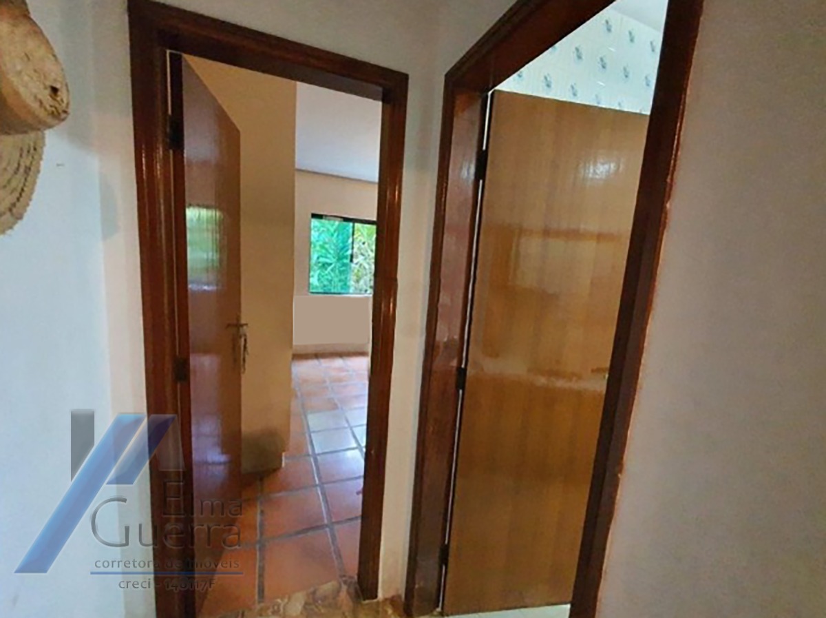 Ubatuba, Itamambuca - Casa com com 05 dormitorios sendo 04 suites com terreno 510 m2, à 100 metros do mar.