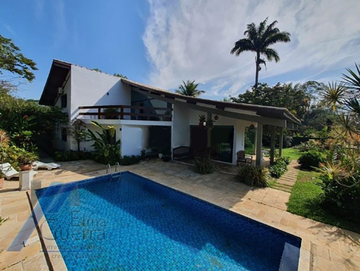 Ubatuba, Itamambuca - Casa com com 05 dormitorios sendo 04 suites com terreno 510 m2, à 100 metros do mar.