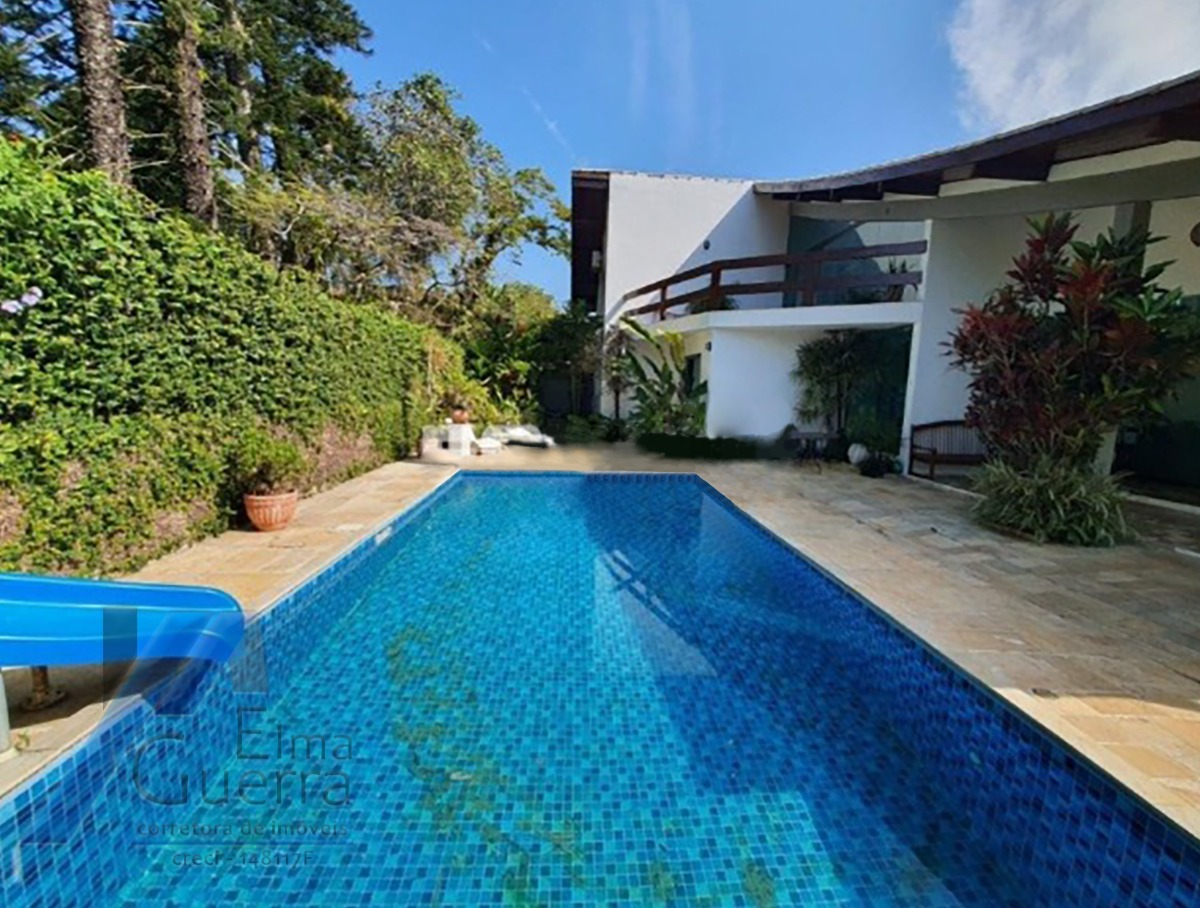 Ubatuba, Itamambuca - Casa com com 05 dormitorios sendo 04 suites com terreno 510 m2, à 100 metros do mar.