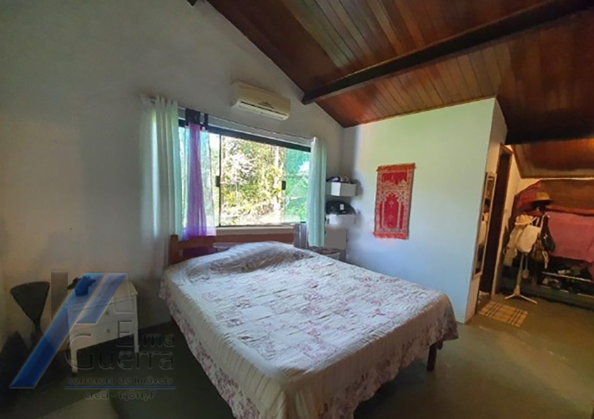Ubatuba, Itamambuca - Casa com com 05 dormitorios sendo 04 suites com terreno 510 m2, à 100 metros do mar.